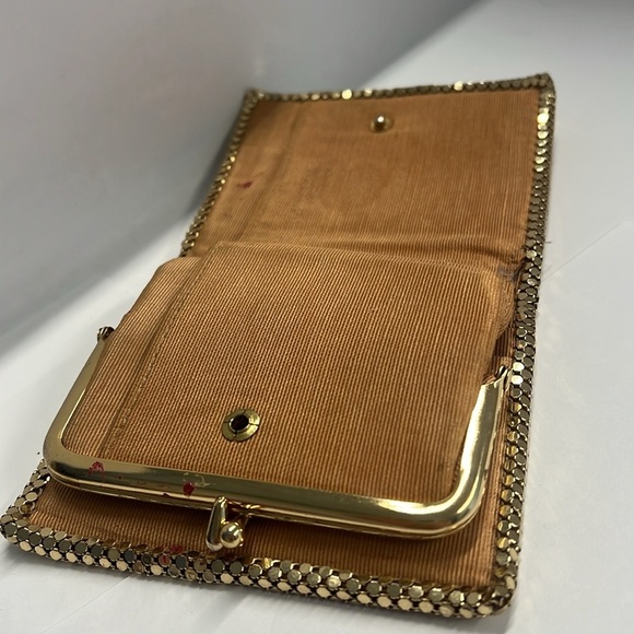Whiting & Davis Bifold Gold Metal Mesh Wallet Kisslock Change Compartment - Picture 11 of 12